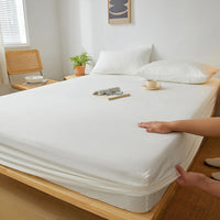 Drap Housse Blanc et Simple en Coton sur un lit