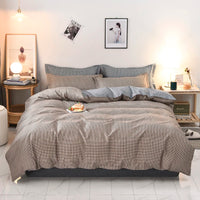 Ensemble Housse de Couette 2 Personnes avec Motif Original installée sur un lit avec une table de nuit à droite et à gauche