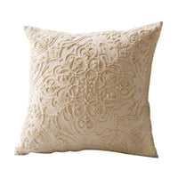 Housse Coussin Chic et Décorative beige sur fond blanc