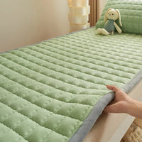 Surmatelas Doux Confortable et Matelassé, de couleur verte.